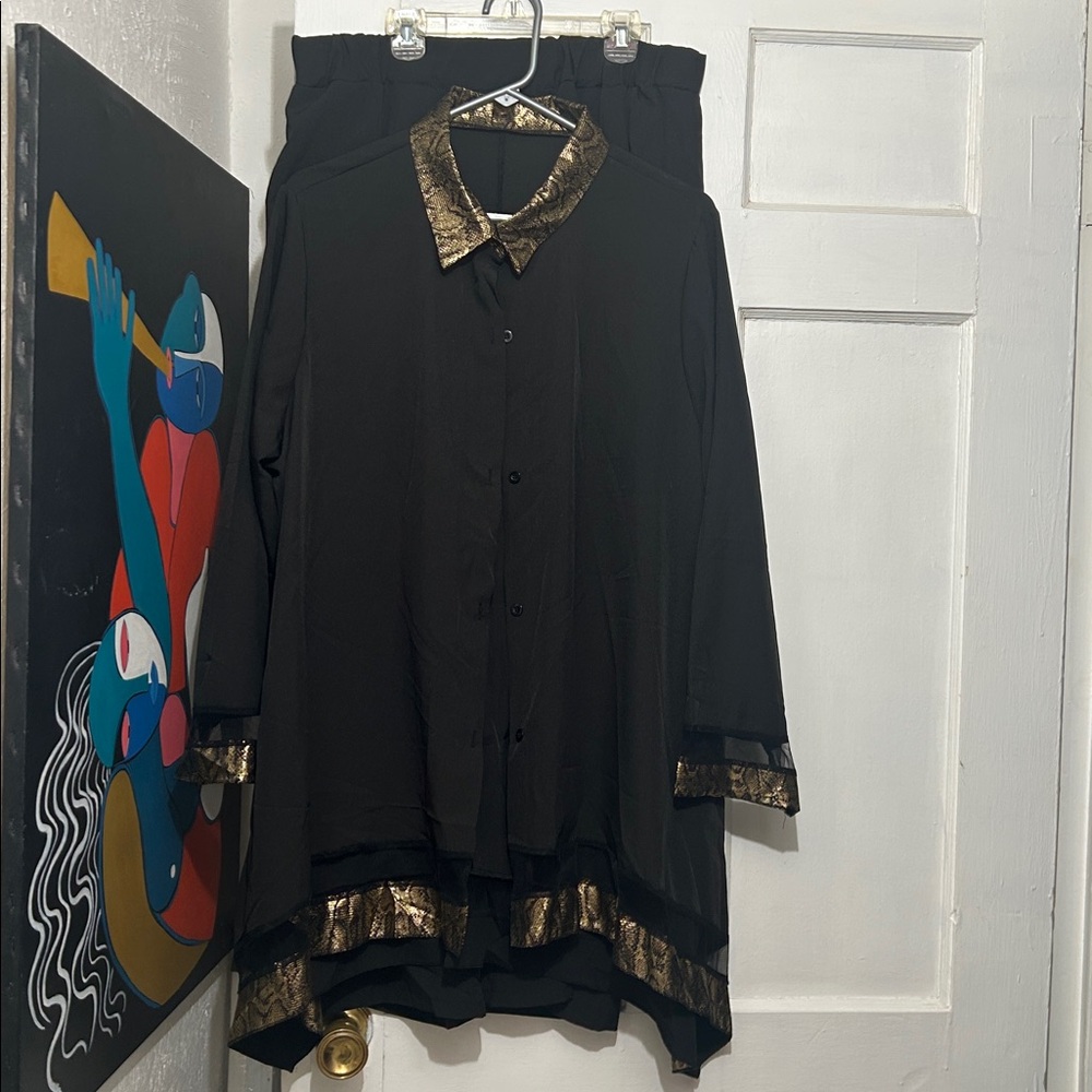 “Send Ur Price?” Elegant Black and Gold Women's Top & Pants…100% Polyester…🥰
